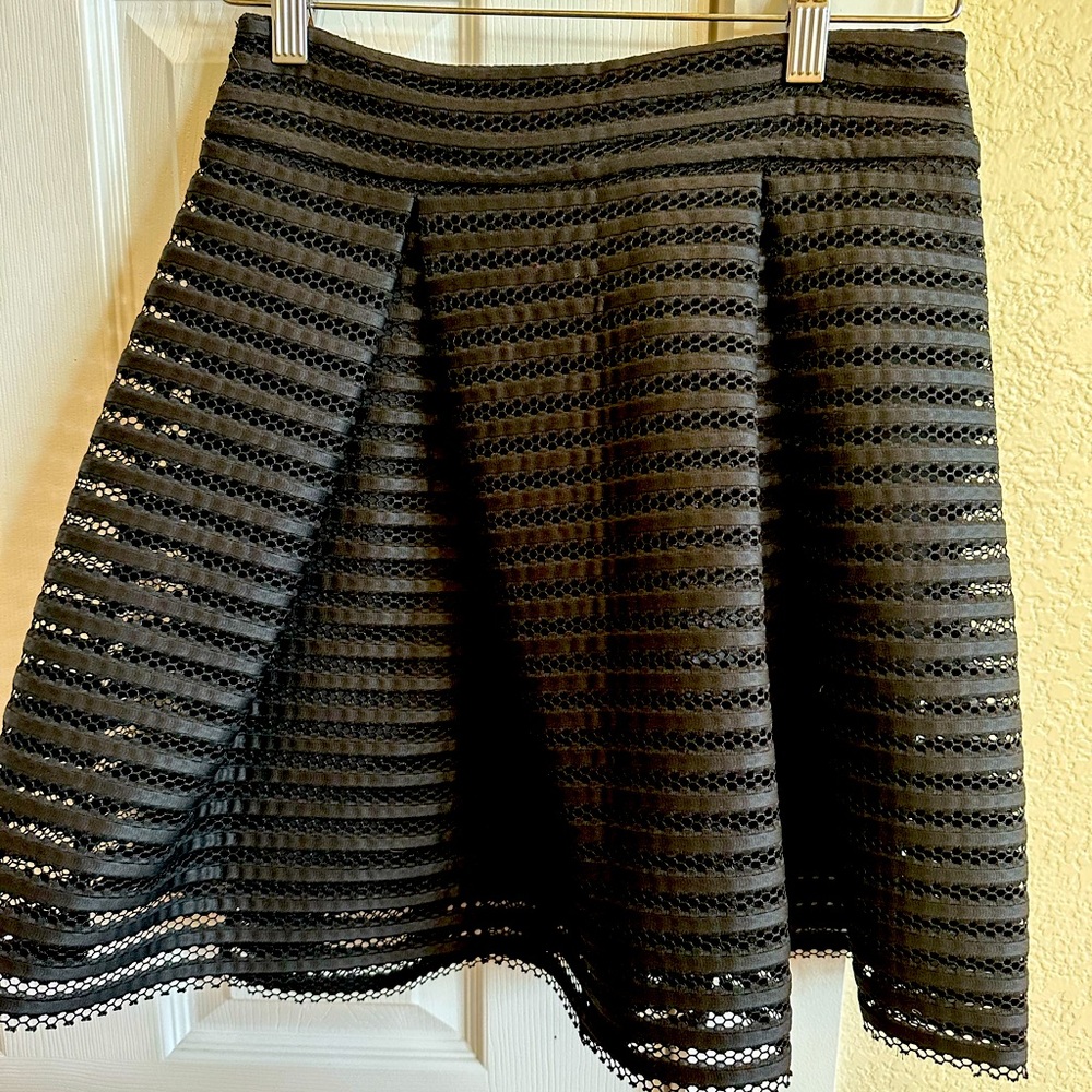 Chic black skirt. Very good condition.